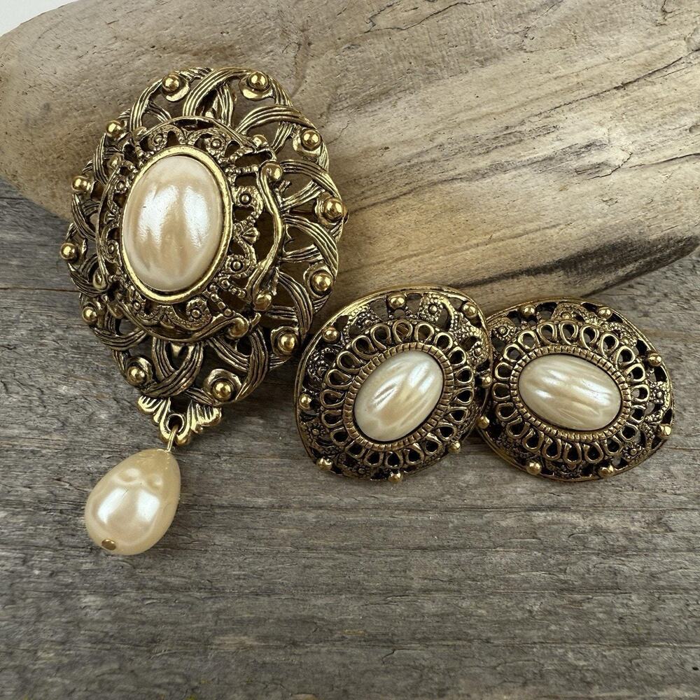 Vtg Avon Romantic Interlude Brooch Pendant & Earrings Set Faux Pearl Victorian